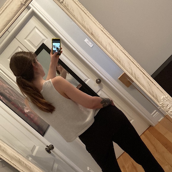 Loose fitting white knit tank top - Picture 3 of 5